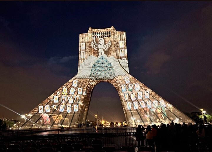 تصویر دختران مظلوم میناب روی برج آزادی همزمان با روز دختر