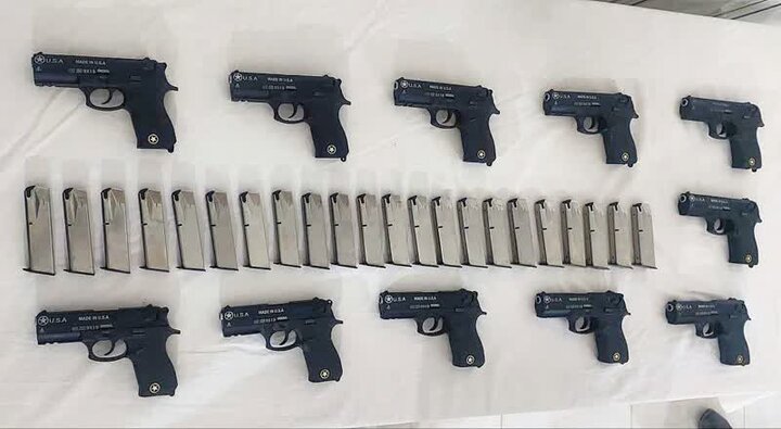 کشف ۱۱ قبضه سلاح کلت کمری در رومشکان