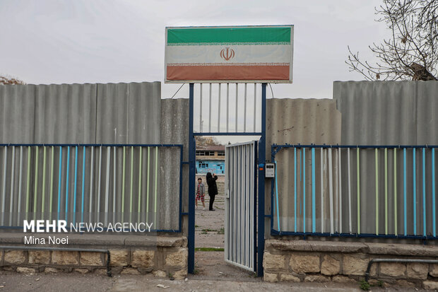 آثار تجاوزات هوایی آمریکایی - صهیونی در دبستان بعثت تبریز