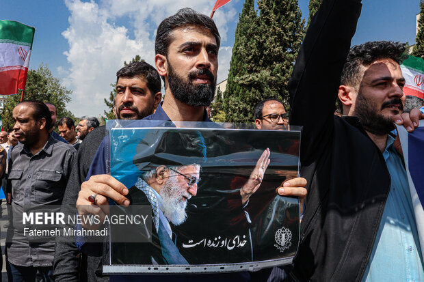 مراسم بزرگداشت رهبر شهید در دانشگاه علوم پزشکی ایران