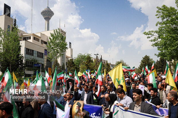 مراسم بزرگداشت رهبر شهید در دانشگاه علوم پزشکی ایران