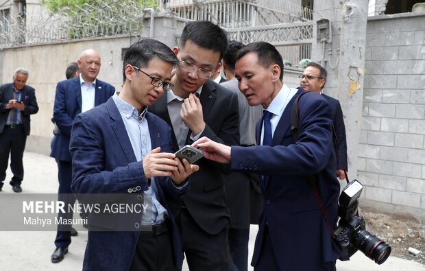 بازدید سفرای کشورهای خارجی از جنایات آمریکایی - صهیونیستی در تهران