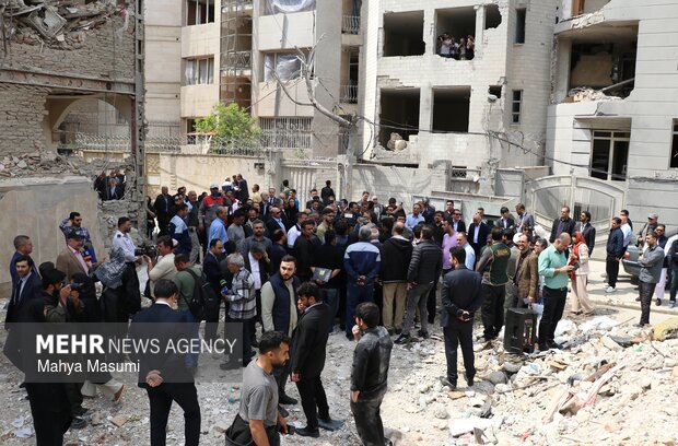 بازدید سفرای کشورهای خارجی از جنایات آمریکایی - صهیونیستی در تهران