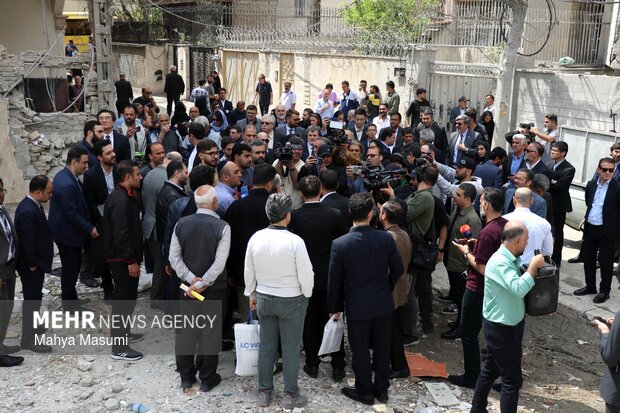 بازدید سفرای کشورهای خارجی از جنایات آمریکایی - صهیونیستی در تهران