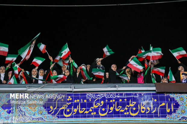 دختران جان فدای ایران در شهرکرد