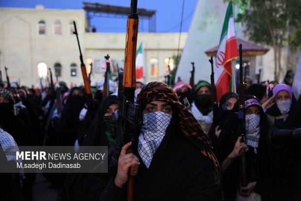 اجتماع دختران جان فدای ایران در جزیره قشم