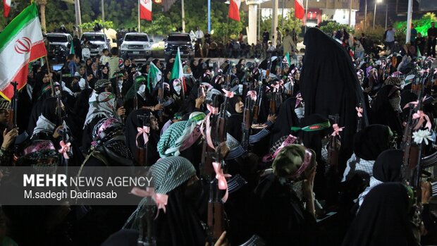 اجتماع دختران جان فدای ایران در جزیره قشم