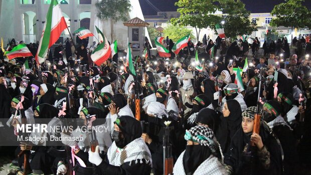 اجتماع دختران جان فدای ایران در جزیره قشم