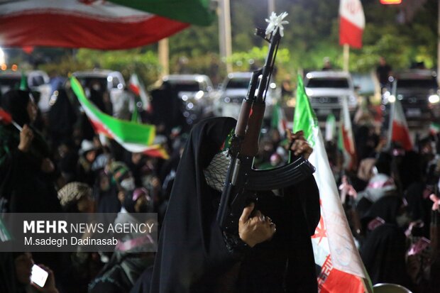 اجتماع دختران جان فدای ایران در جزیره قشم