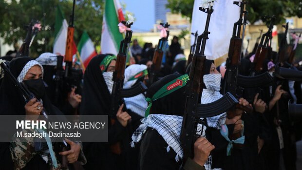 اجتماع دختران جان فدای ایران در جزیره قشم