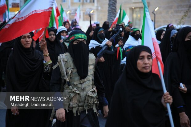 اجتماع دختران جان فدای ایران در جزیره قشم