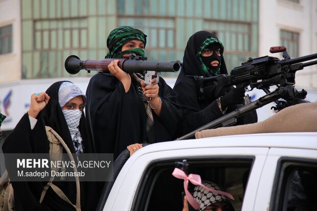 اجتماع دختران جان فدای ایران در جزیره قشم