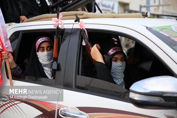اجتماع دختران جان فدای ایران در جزیره قشم