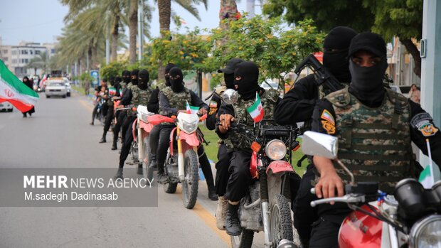 اجتماع دختران جان فدای ایران در جزیره قشم