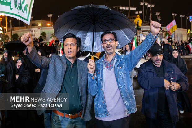 اجتماع حمایت از رزمندگان در مقابله با دشمن آمریکایی - صهیونی