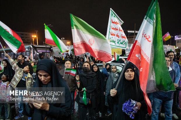 اجتماع حمایت از رزمندگان در مقابله با دشمن آمریکایی - صهیونی