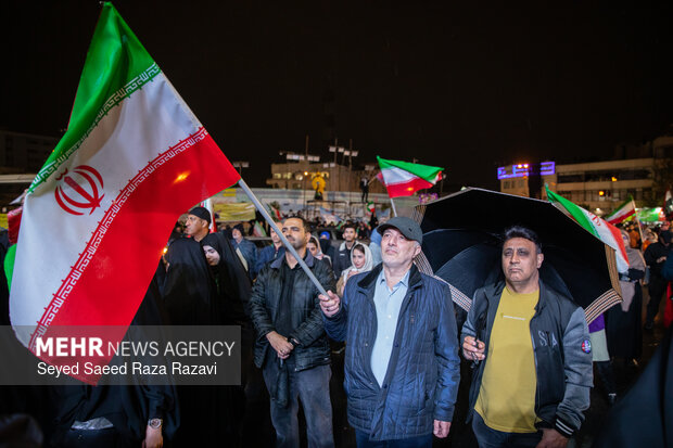 People in Tehran condemns US-Israeli aggression, back Leader
