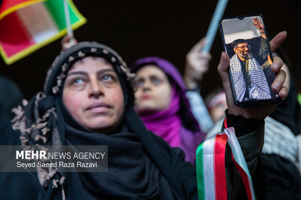 People in Tehran condemns US-Israeli aggression, back Leader
