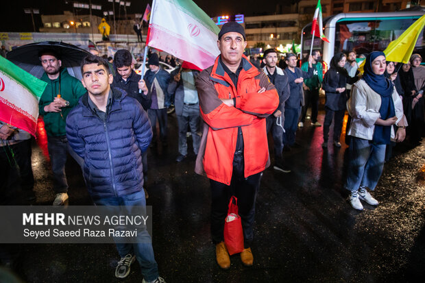 People in Tehran condemns US-Israeli aggression, back Leader
