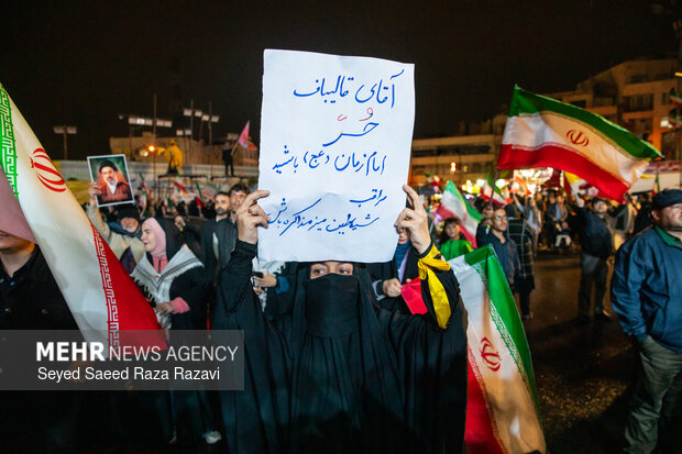 People in Tehran condemns US-Israeli aggression, back Leader
