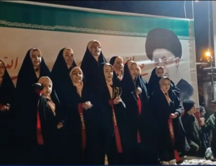 اجرای گروه سرود دختران فاطمی در تجمع شبانه بیجار