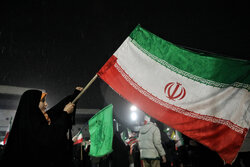 اجتماع شبانه مردم کاشان همراه با گرامیداشت شهدای ورزشکار