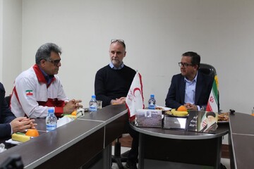 ایثارگری نیروهای هلال احمر ایران ستودنی است