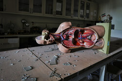 آثار تجاوزات آمریکایی - صهیونی در مدرسه مکتب الحسین میثاق تبریز