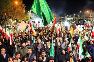 میدان‌داری مردم دیار آفتاب در کنار موشک