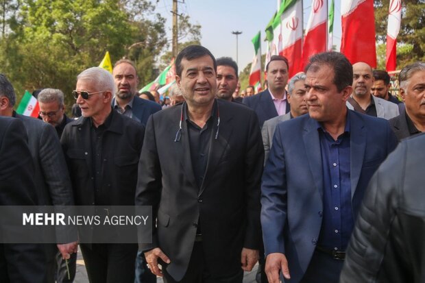 تقدیر از خانواده شهدای ورزشکار با حضور وزیر ورزش + عکس