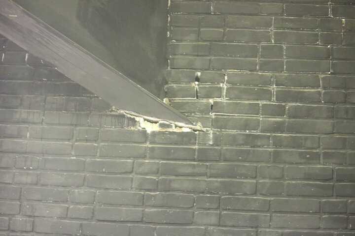 خسارت وارده به سالن ایرانیان وزنه‌برداری پس از بمباران + عکس