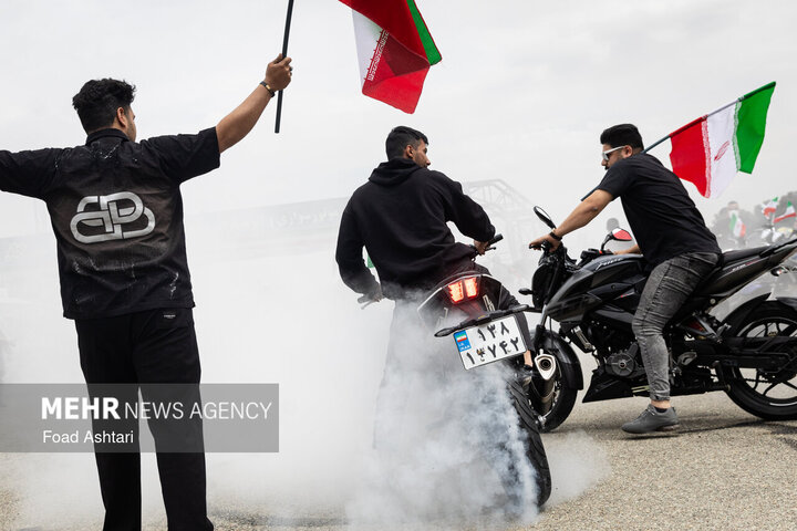 تجمع کاروان خودرویی و موتوری وحدت و اقتدار