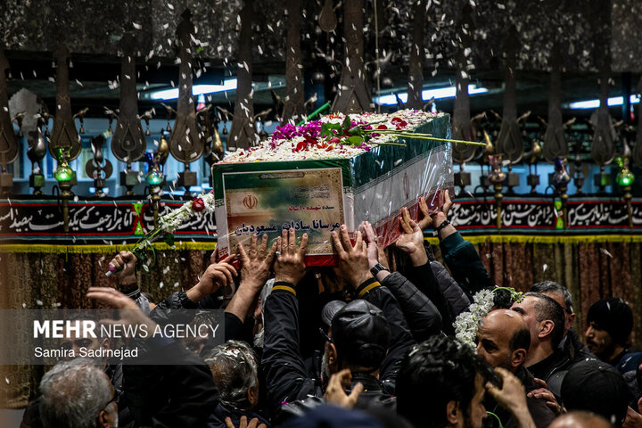 تشییع پیکر شهیده ده ساله جنگ رمضان مرسانا سادات مسعودیان