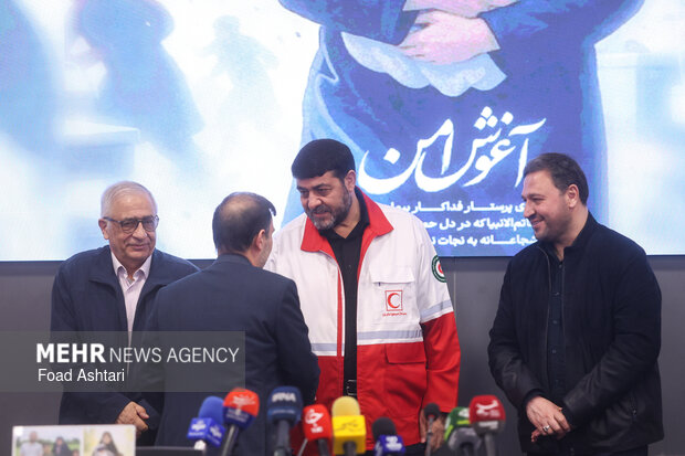 آیین تجلیل از کادر امداد و سلامت