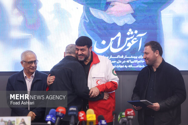 آیین تجلیل از کادر امداد و سلامت