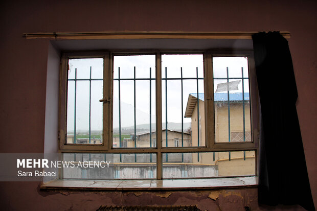 خسارات حمله آمریکایی-صهیونیستی به دبستان قدیمی «سمیه» روانسر