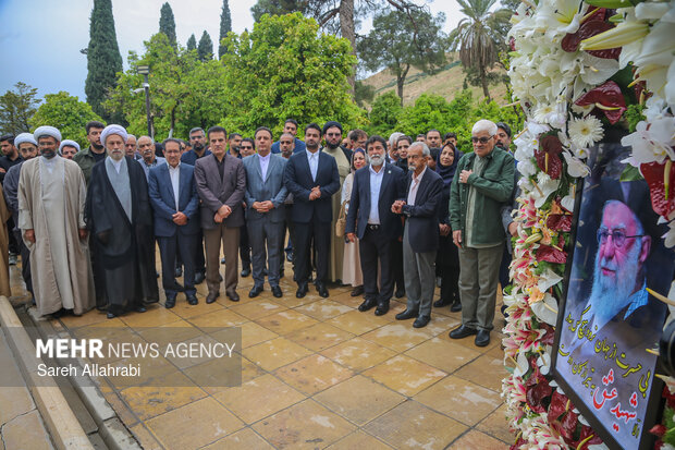 گلباران آرامگاه سعدی شیرازی