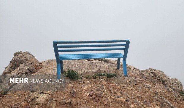 تصاویری دل‌انگیز از طبیعت مه‌آلود کوه باباموسی