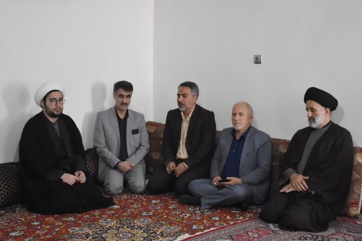 دیدار نماینده ولیفقیه در بنیاد شهید با خانواده شهدای جنگ رمضان