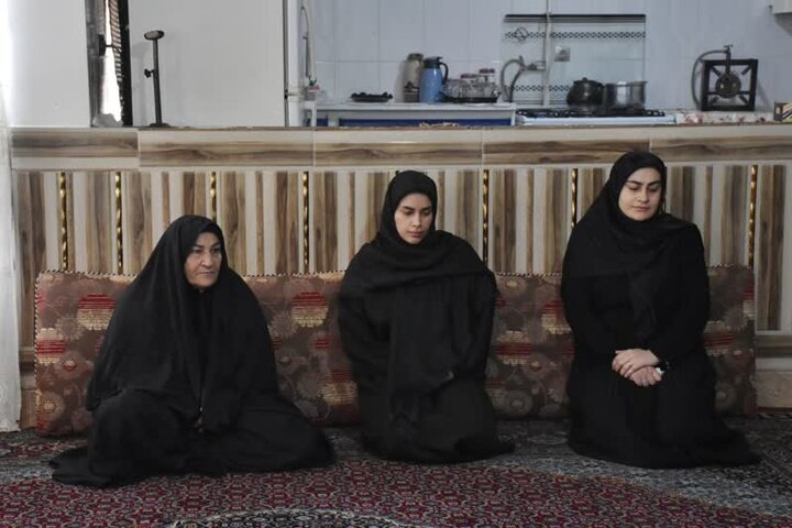 دیدار نماینده ولیفقیه در بنیاد شهید با خانواده شهدای جنگ رمضان