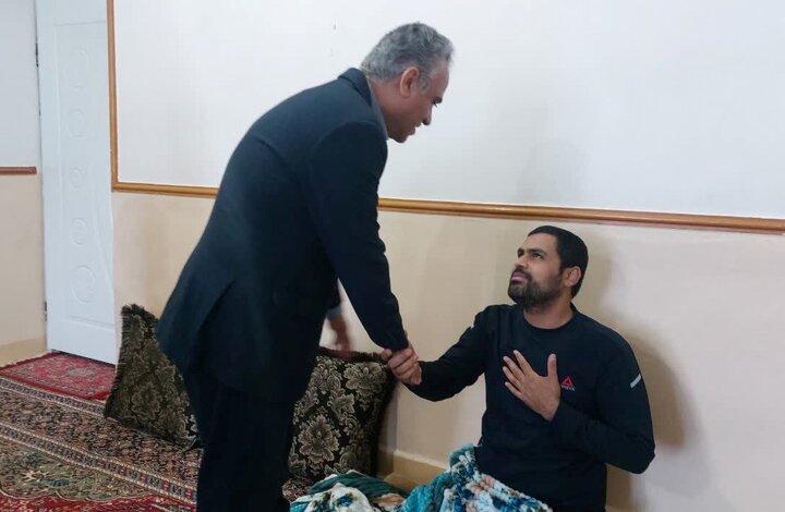 دیدار مسئولان با رزمنده جنگ تحمیلی سوم در کنگان