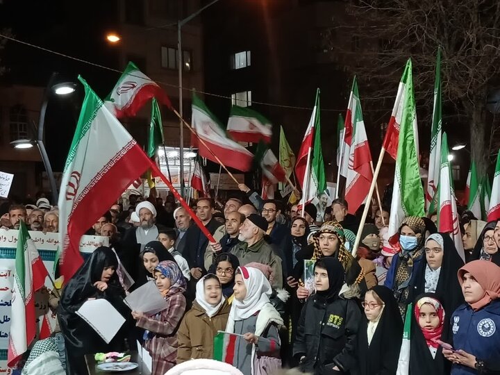 تجمع باشکوه مردم دیار گروس در حمایت از وطن