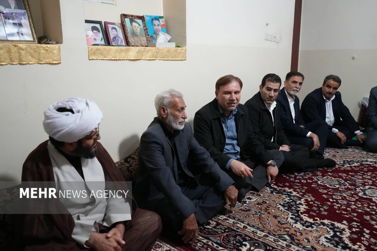 استاندار بوشهر با بازدید از خانواده شهدای جنگ رمضان، یاد این دلاوران را گرامی داشت – خبرگزاری مهر | اخبار ایران و جهان استاندار بوشهر با بازدید از خانواده شهدای جنگ رمضان، یاد این دلاوران را گرامی داشت – خبرگزاری مهر | اخبار ایران و جهان