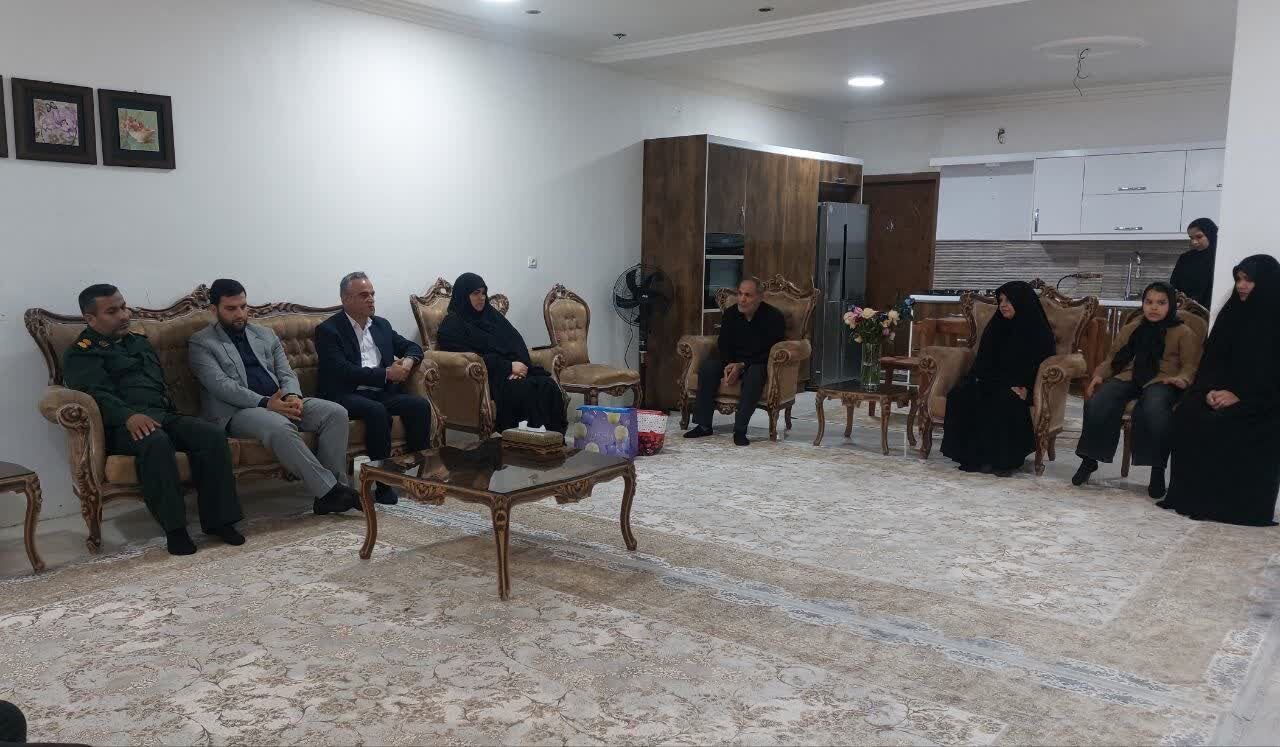 مسئولان کنگان با خانواده شهید جنگ رمضان ملاقات کردند – خبرگزاری مهر | اخبار ایران و جهان مسئولان کنگان با خانواده شهید جنگ رمضان ملاقات کردند – خبرگزاری مهر | اخبار ایران و جهان