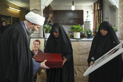 اول خانواده شهدا، دیدار با خانواده شهید احسان جنگروی