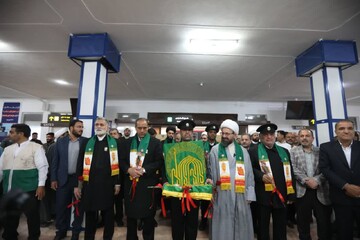 یزد زیر سایه خورشید رفت؛ ورود خدام رضوی به دارالعباده یزد