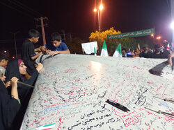 نمایش پهپاد شاهد در اجتماع مردم بندرعباس