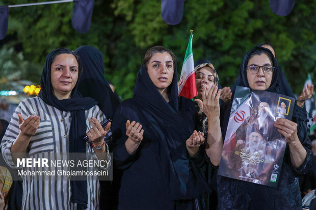 اجتماع شبانه مردم بوشهر