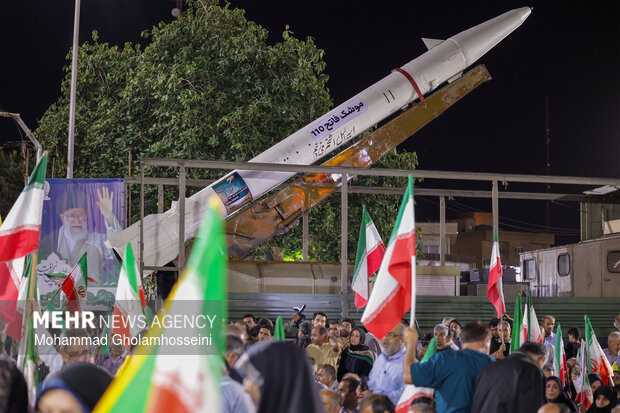 اجتماع شبانه مردم بوشهر