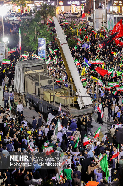 اجتماع شبانه مردم بوشهر